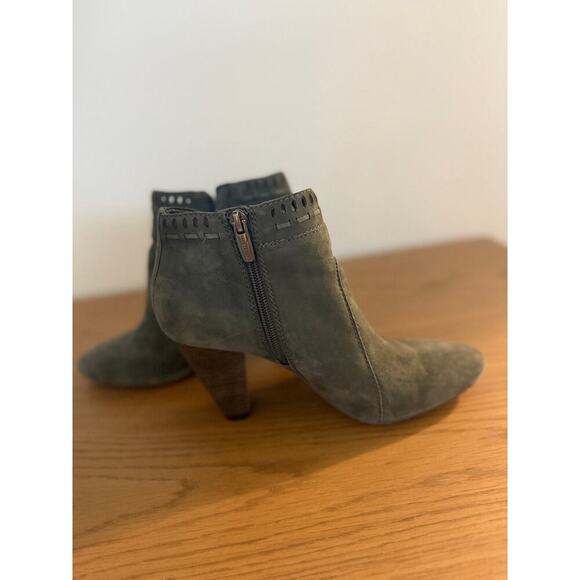 Vince Camuto Reeista Gray Suede Ankle Boots Size 7 - Picture 3 of 8